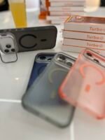 Capa Premium Listras Fosca Linha 17 MagSafe com Suporte na Câmera e Película de Lente - Imagem 7