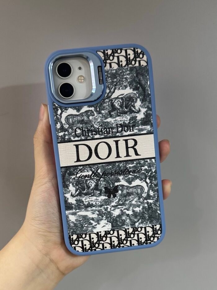 Capa Case Luxo Couro Dior Suporte na Câmera - Imagem 2