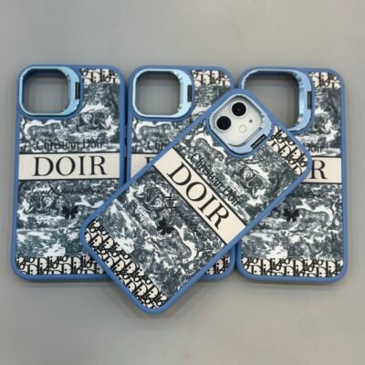 Capa Case Luxo Couro Dior Suporte na Câmera