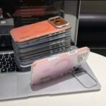 Capa Premium Fosca Barra Linha 17 MagSafe com Suporte na Câmera e Película de Lente - Imagem 4