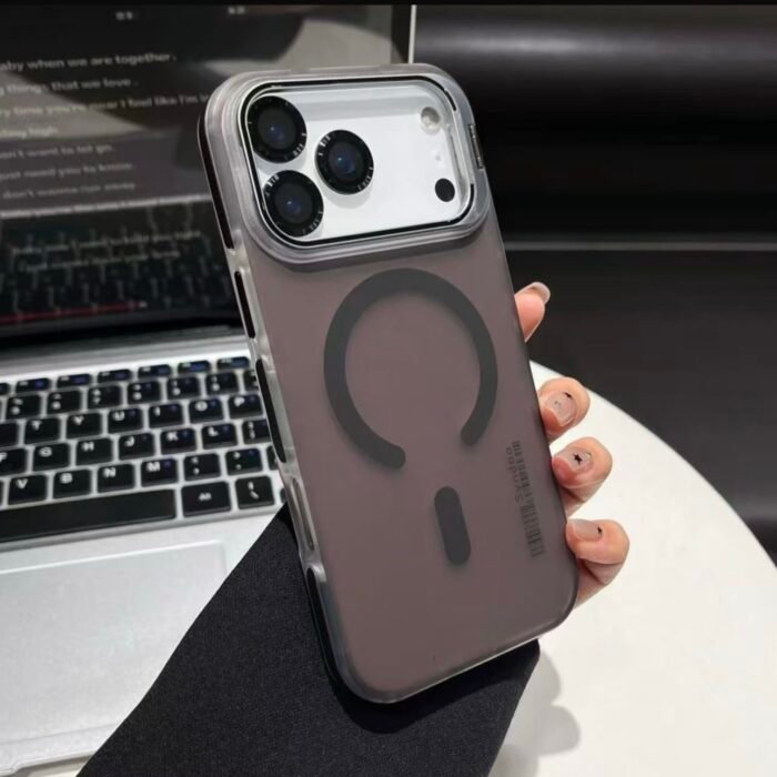 Capa Premium Fosca Barra Linha 17 MagSafe com Suporte na Câmera e Película de Lente - Imagem 2